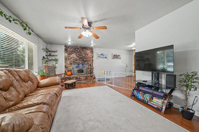 5539 Daisy Dr, Pollock Pines, CA 95726