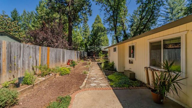 5539 Daisy Dr, Pollock Pines, CA 95726