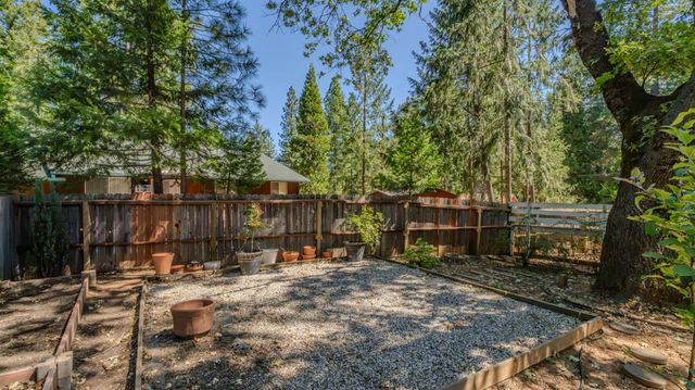 5539 Daisy Dr, Pollock Pines, CA 95726