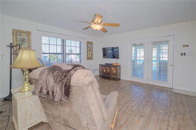 704 S Magnolia St, Rockport, TX 78382