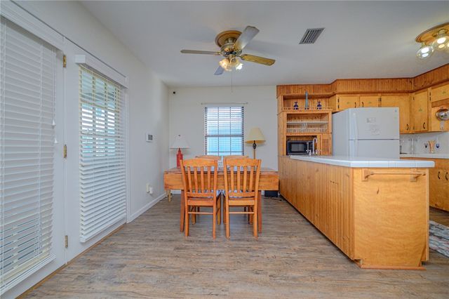 704 S Magnolia St, Rockport, TX 78382