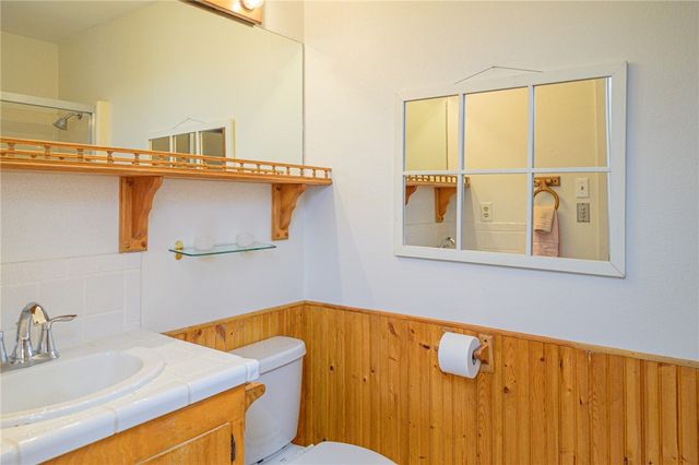 704 S Magnolia St, Rockport, TX 78382