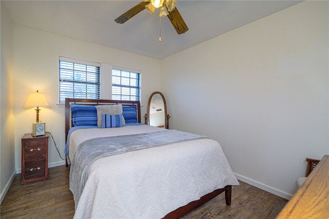 704 S Magnolia St, Rockport, TX 78382