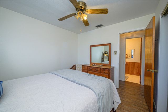 704 S Magnolia St, Rockport, TX 78382