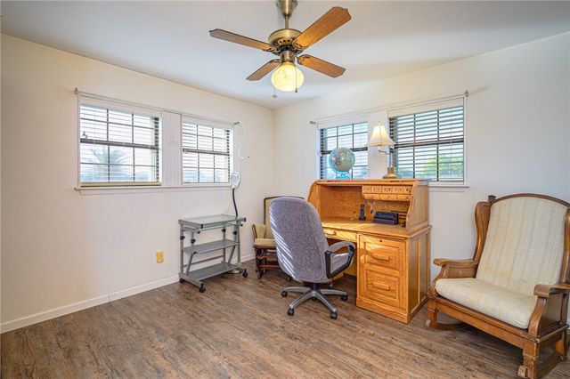 704 S Magnolia St, Rockport, TX 78382