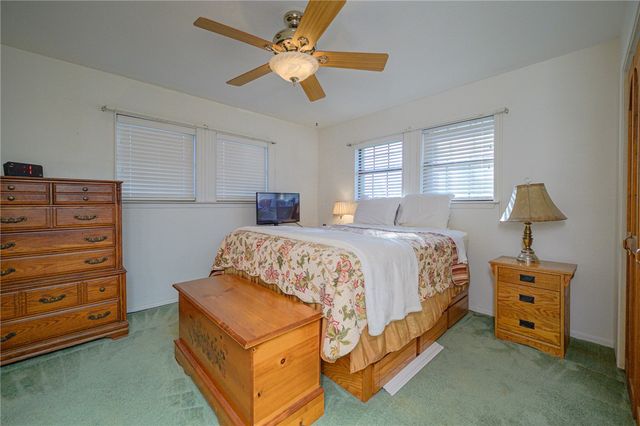 704 S Magnolia St, Rockport, TX 78382