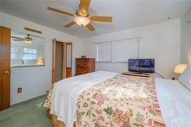 704 S Magnolia St, Rockport, TX 78382