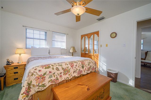 704 S Magnolia St, Rockport, TX 78382