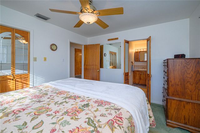 704 S Magnolia St, Rockport, TX 78382