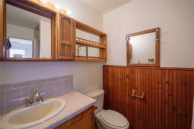 704 S Magnolia St, Rockport, TX 78382