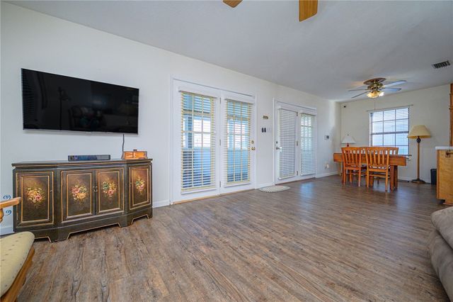 704 S Magnolia St, Rockport, TX 78382