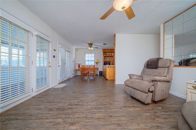 704 S Magnolia St, Rockport, TX 78382