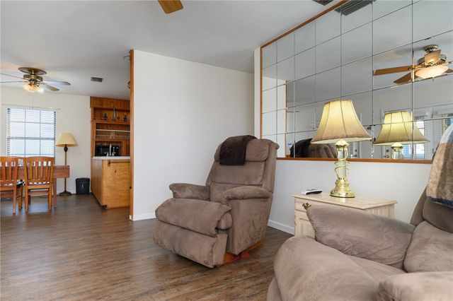 704 S Magnolia St, Rockport, TX 78382