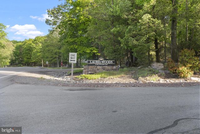 444 MOUNTAINWOODS DR, Lake Harmony, PA 18624