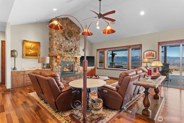 25 Sageland Road, East Wenatchee, WA 98802