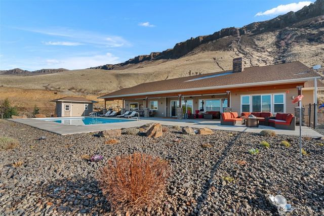 25 Sageland Road, East Wenatchee, WA 98802