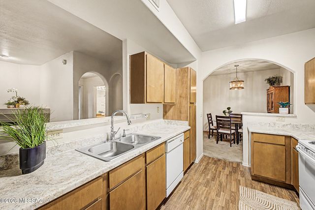 2550 E River Rd Unit 1102, Tucson, AZ 85718