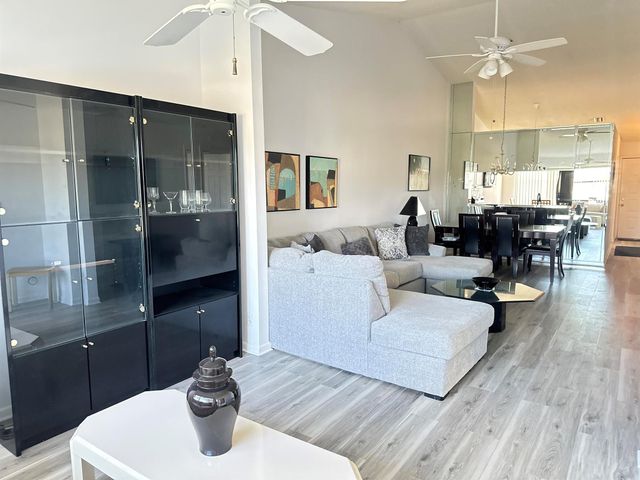 7593 Tahiti Lane 205, Lake Worth, FL 33467