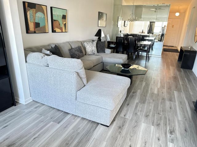 7593 Tahiti Lane 205, Lake Worth, FL 33467