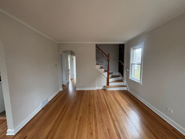 9631 S Francisco Avenue, Evergreen Park, IL 60805