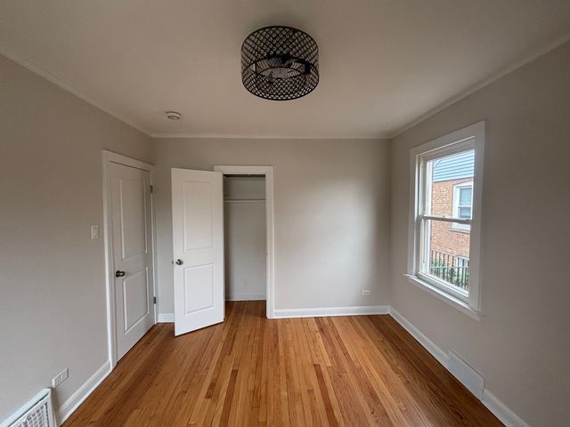 9631 S Francisco Avenue, Evergreen Park, IL 60805