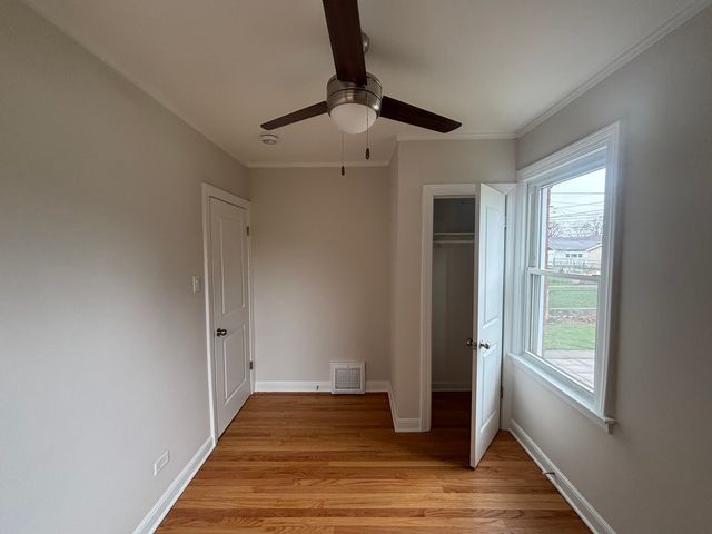 9631 S Francisco Avenue, Evergreen Park, IL 60805