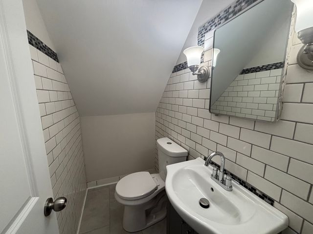 9631 S Francisco Avenue, Evergreen Park, IL 60805