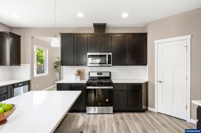 405 NE Berry St, Sublimity, OR 97385