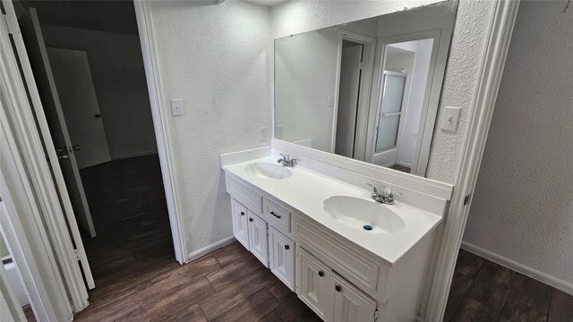 11811 Gardenglen Drive, Houston, TX 77070