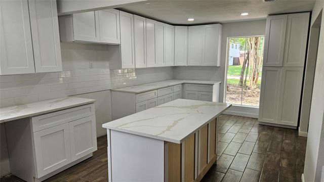 11811 Gardenglen Drive, Houston, TX 77070
