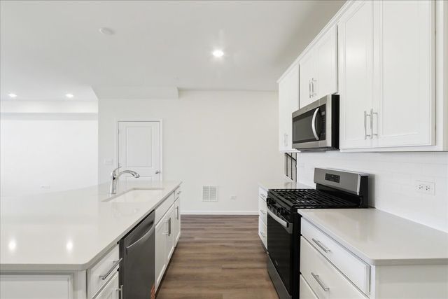 608 Switchgrass Way 61003, Bolingbrook, IL 60490