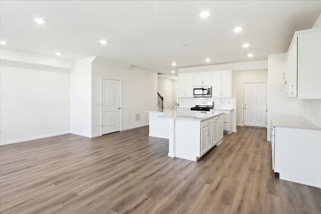 608 Switchgrass Way 61003, Bolingbrook, IL 60490