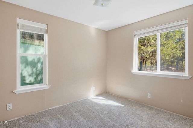 725 Williamson Loop, Grants Pass, OR 97526