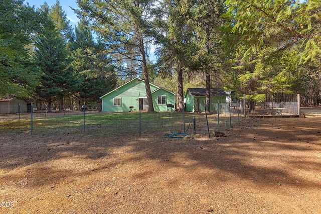 725 Williamson Loop, Grants Pass, OR 97526