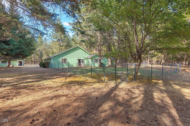 725 Williamson Loop, Grants Pass, OR 97526