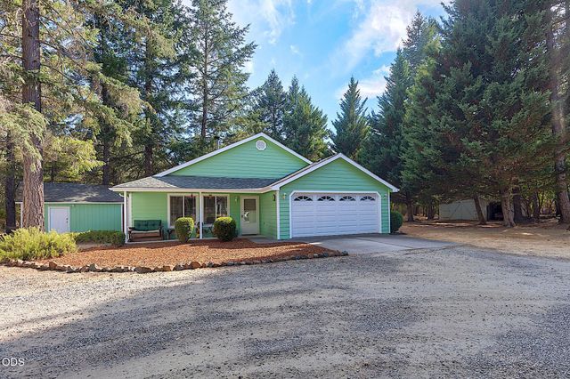 725 Williamson Loop, Grants Pass, OR 97526
