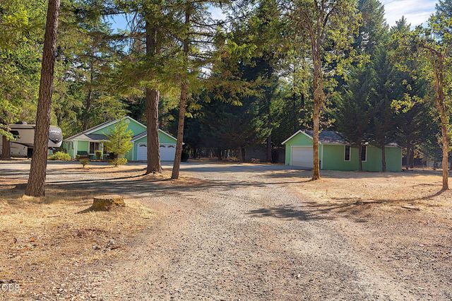 725 Williamson Loop, Grants Pass, OR 97526