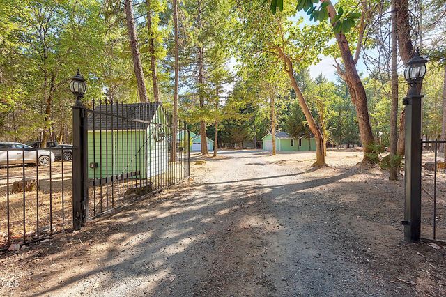 725 Williamson Loop, Grants Pass, OR 97526