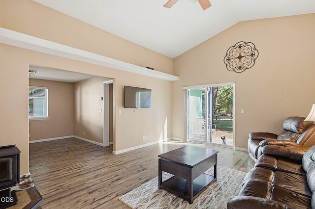 725 Williamson Loop, Grants Pass, OR 97526