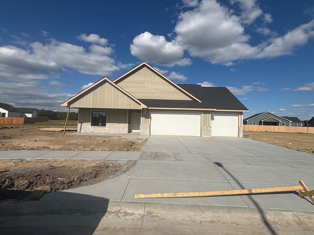 348 S Buckland St, Derby, KS 67037