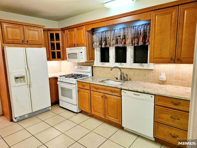 653 New York Avenue, Lyndhurst, NJ 07071