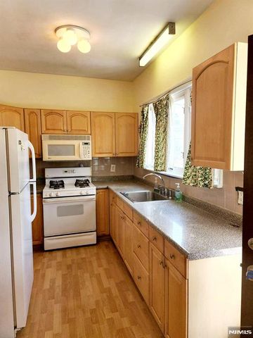 653 New York Avenue, Lyndhurst, NJ 07071
