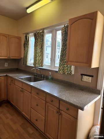 653 New York Avenue, Lyndhurst, NJ 07071