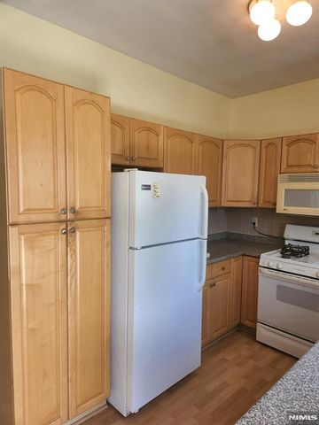 653 New York Avenue, Lyndhurst, NJ 07071