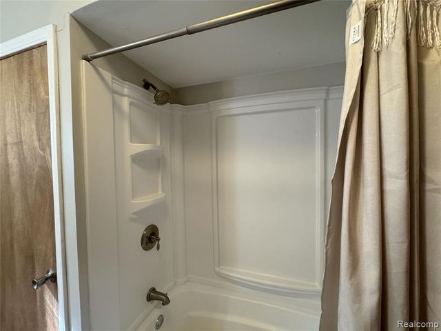 28150 Hiller Street, Harrison Twp, MI 48045