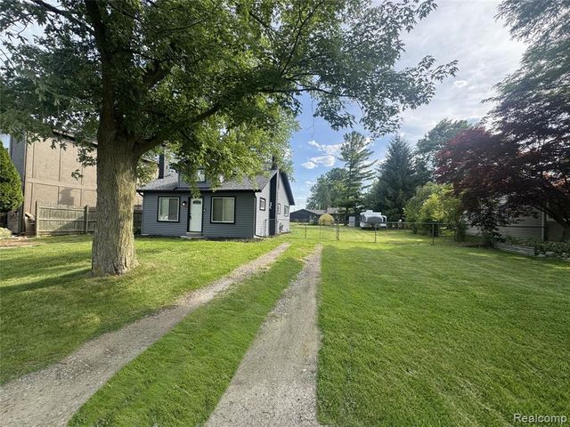 28150 Hiller Street, Harrison Twp, MI 48045