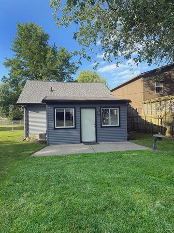 28150 Hiller Street, Harrison Twp, MI 48045