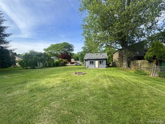 28150 Hiller Street, Harrison Twp, MI 48045