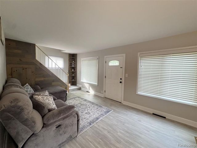 28150 Hiller Street, Harrison Twp, MI 48045