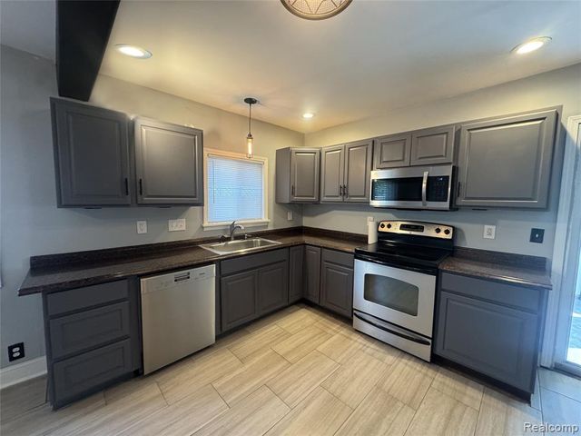 28150 Hiller Street, Harrison Twp, MI 48045